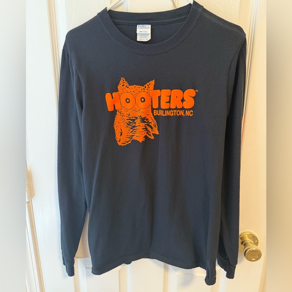 NWOT Vintage Hooters Shirt size Small
